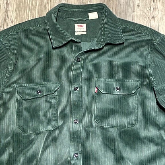 Men’s Levi’s green corduroy button up shirt - Picture 2 of 4